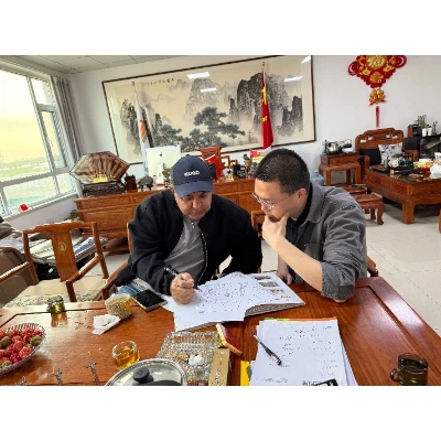 🌍 Від сільськогосподарських угідь до будинку мрії: як MR . Оскар перетворив своє життя з домом к...